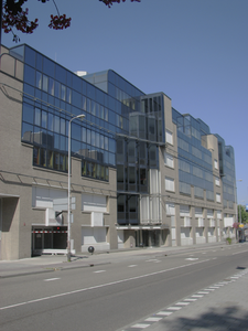 872026 Gezicht op de moderne kantoorgebouwen aan de noordwestzijde van de St. Jacobsstraat in Wijk C te Utrecht, van ...